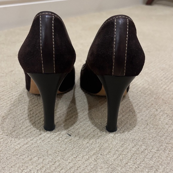 Gucci Dark Brown Heels with Gold Accent - Picture 4 of 8